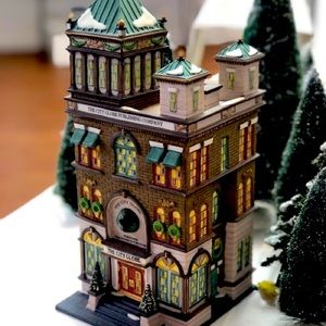 Christmas in the city series, The City Globe